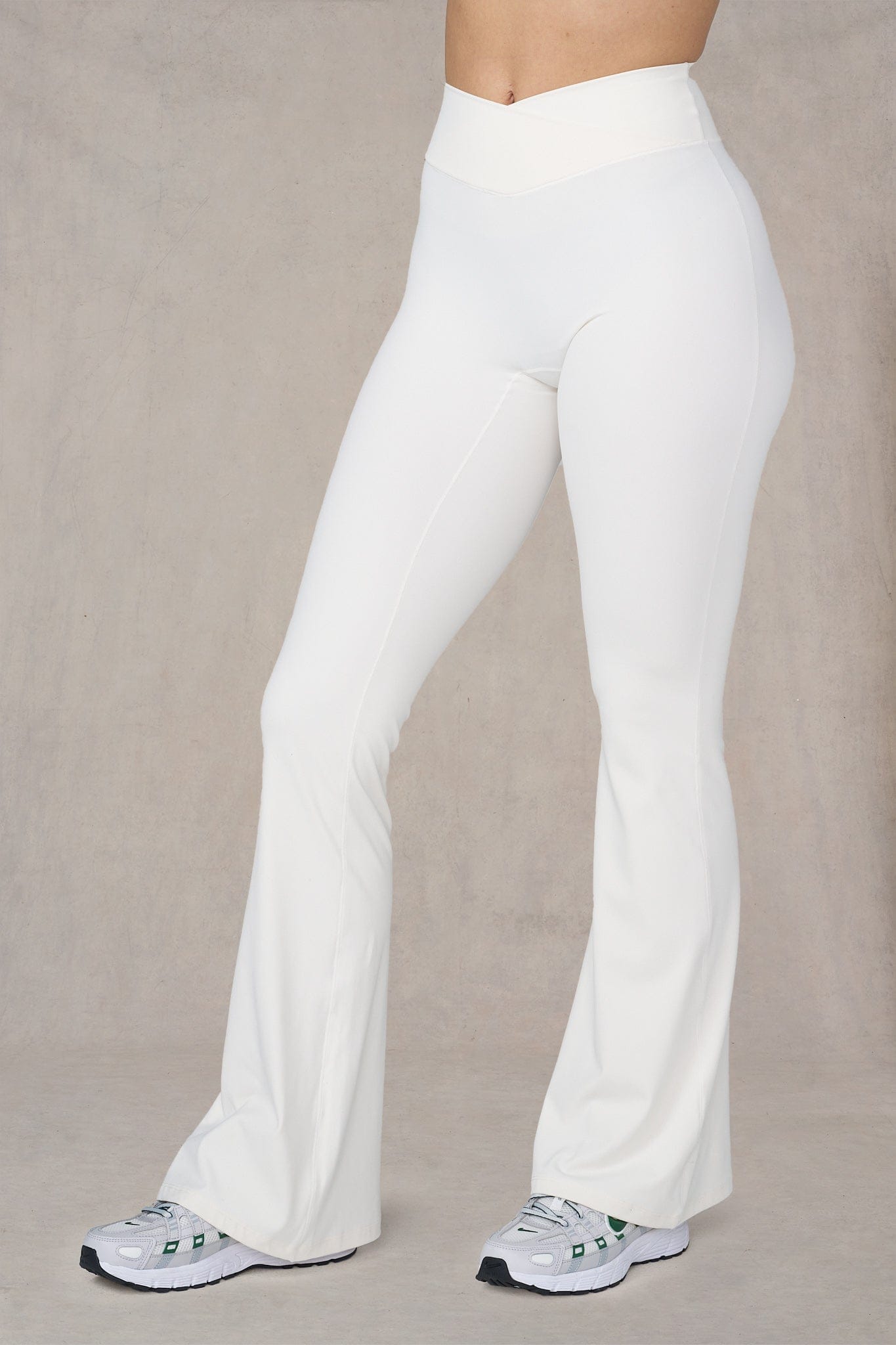 W288 - Vital Flare Leggings (Short) - Image 6