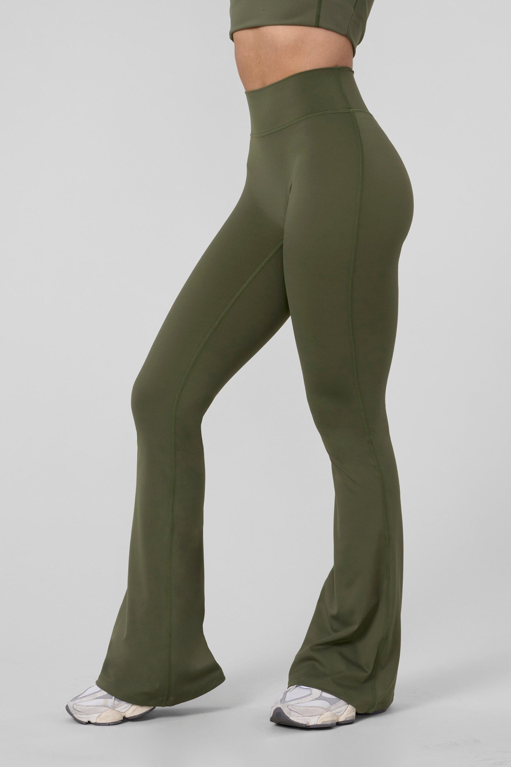 W227 - Curve Flare Leggings - Image 3